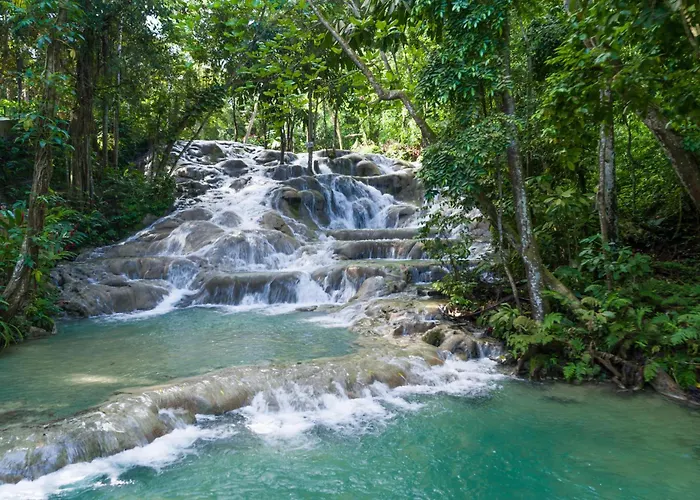 Sandals Dunns River Villaggio Hotel 5*